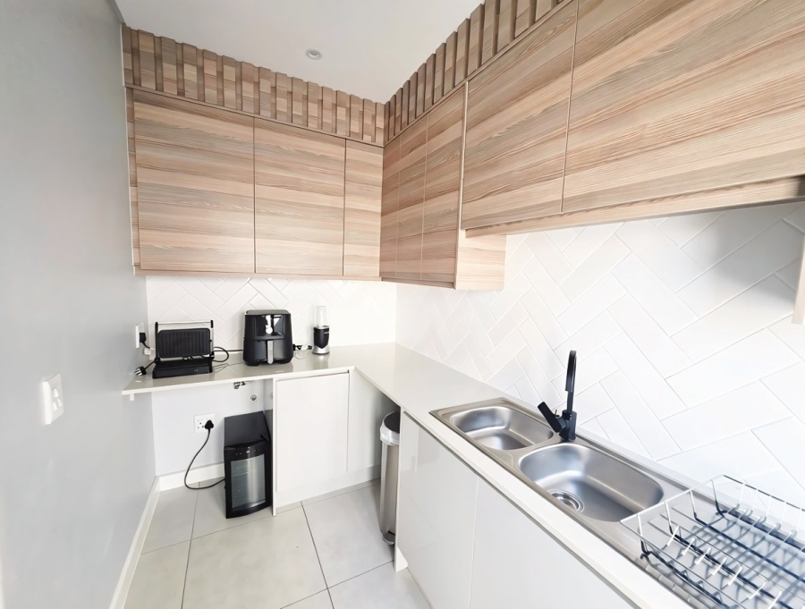 To Let 4 Bedroom Property for Rent in Sandown Western Cape